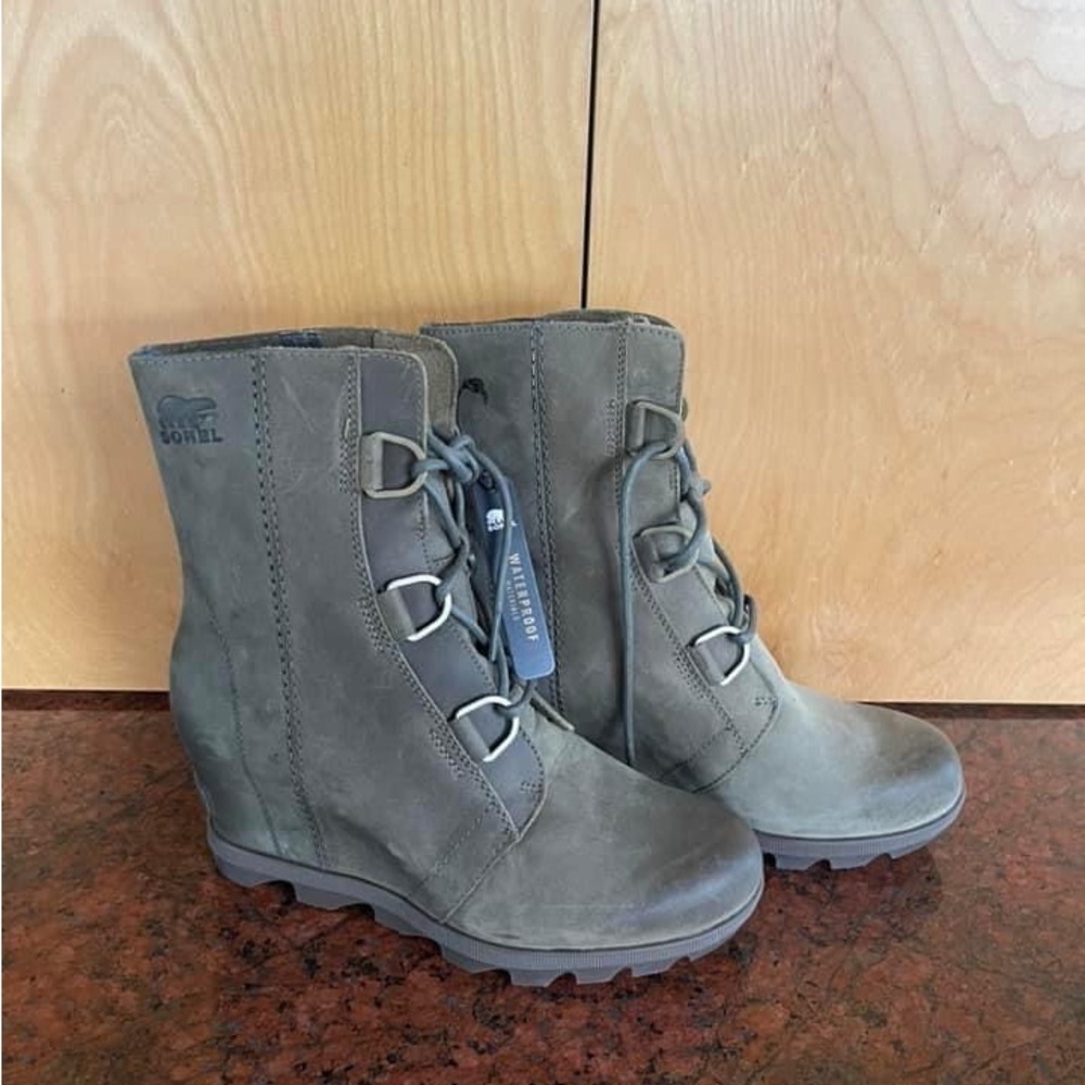 NWT - Sorel waterproof Boots